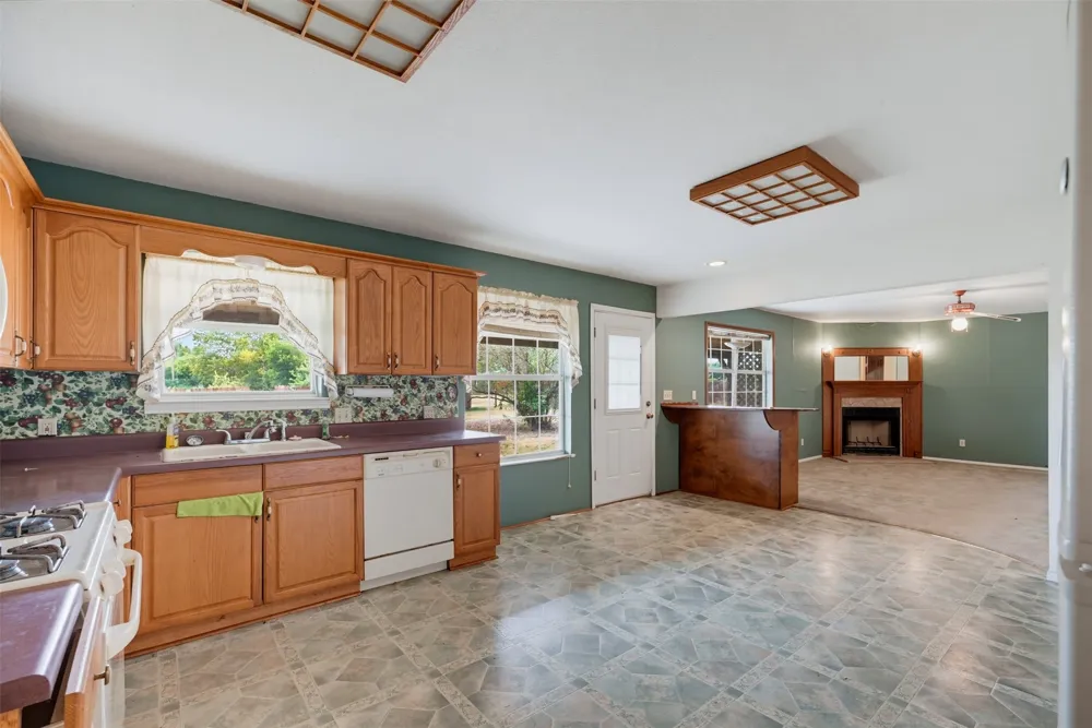 545 County Road 1110a Cleburne, TX 76031