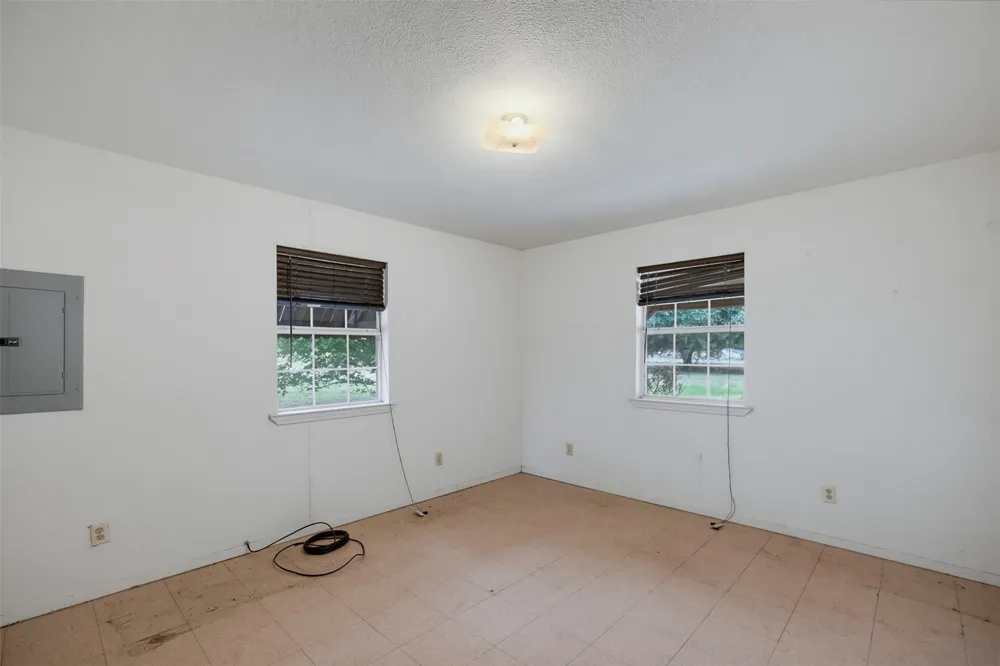 545 County Road 1110a Cleburne, TX 76031