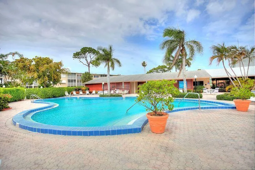 2566 Garden Drive S #307 Lake Worth, FL 33461