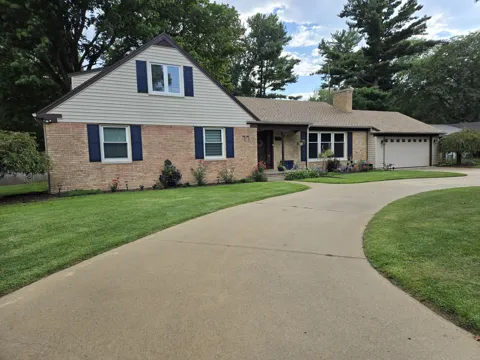 77 Maple Lane