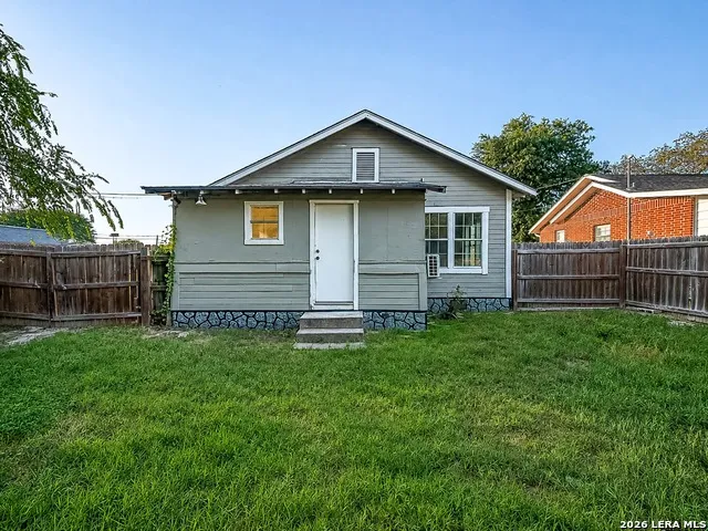 104 E Hutchinson Beeville, TX 78102