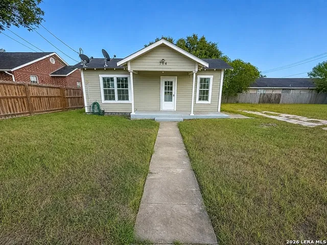 104 E Hutchinson Beeville, TX 78102