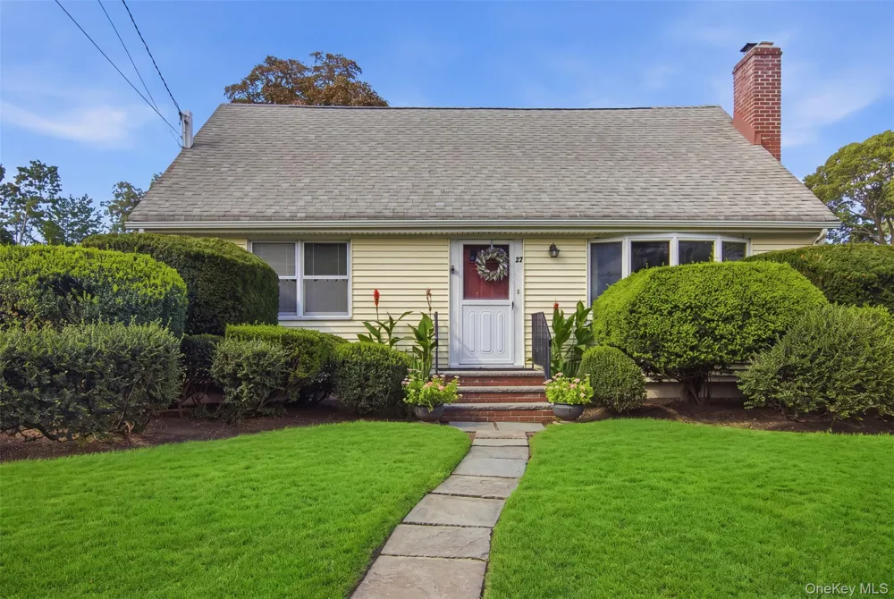 27 E 17th Street Huntington Station, NY 11746