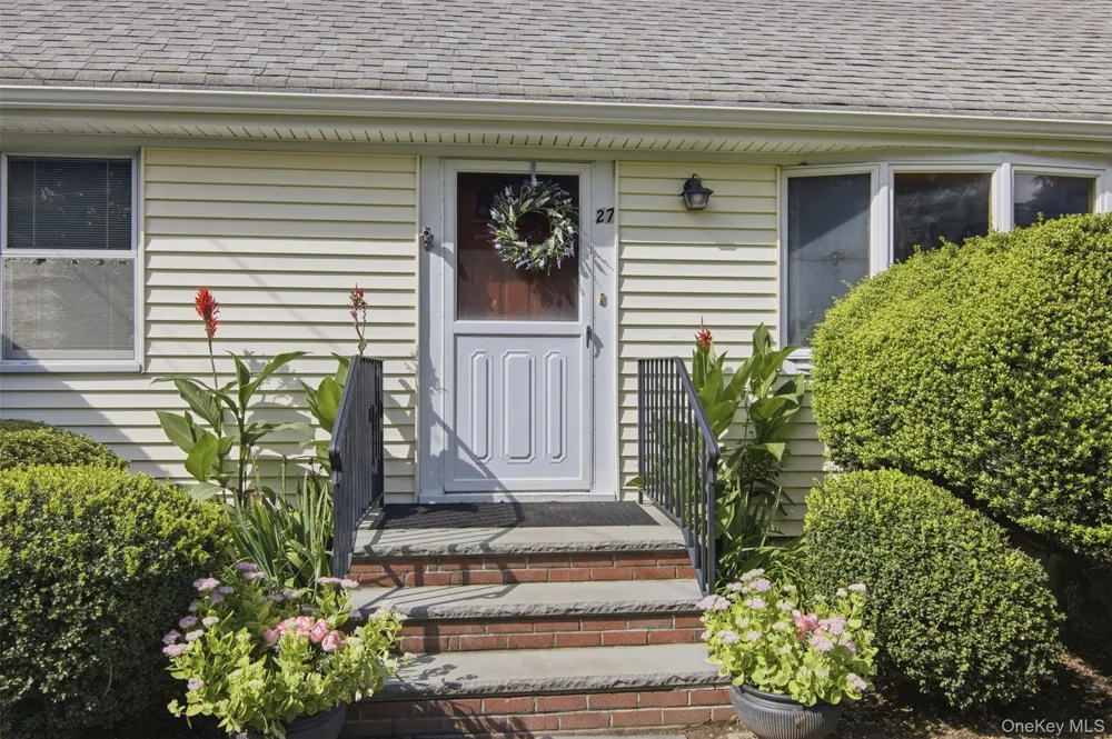 27 E 17th Street Huntington Station, NY 11746