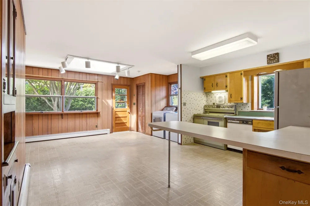 27 E 17th Street Huntington Station, NY 11746