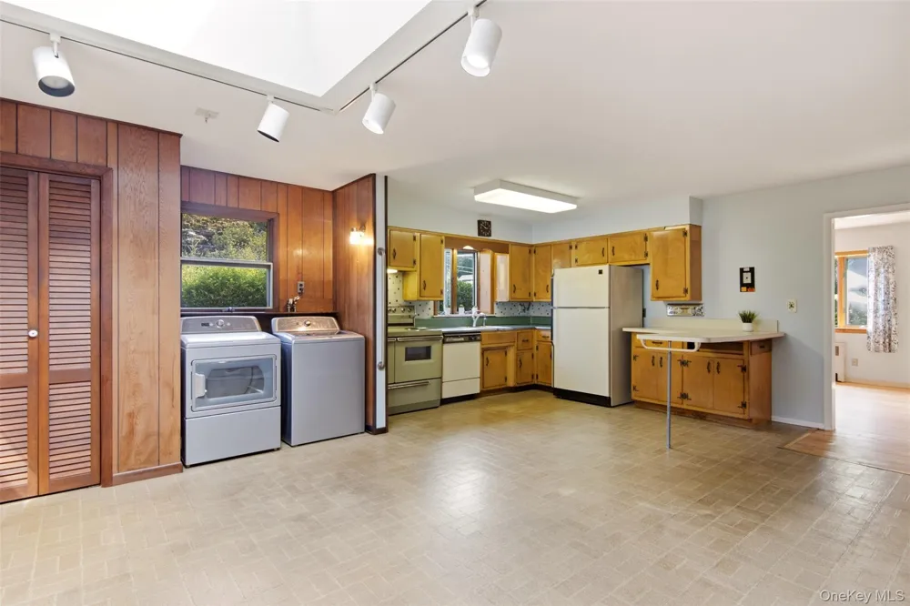 27 E 17th Street Huntington Station, NY 11746