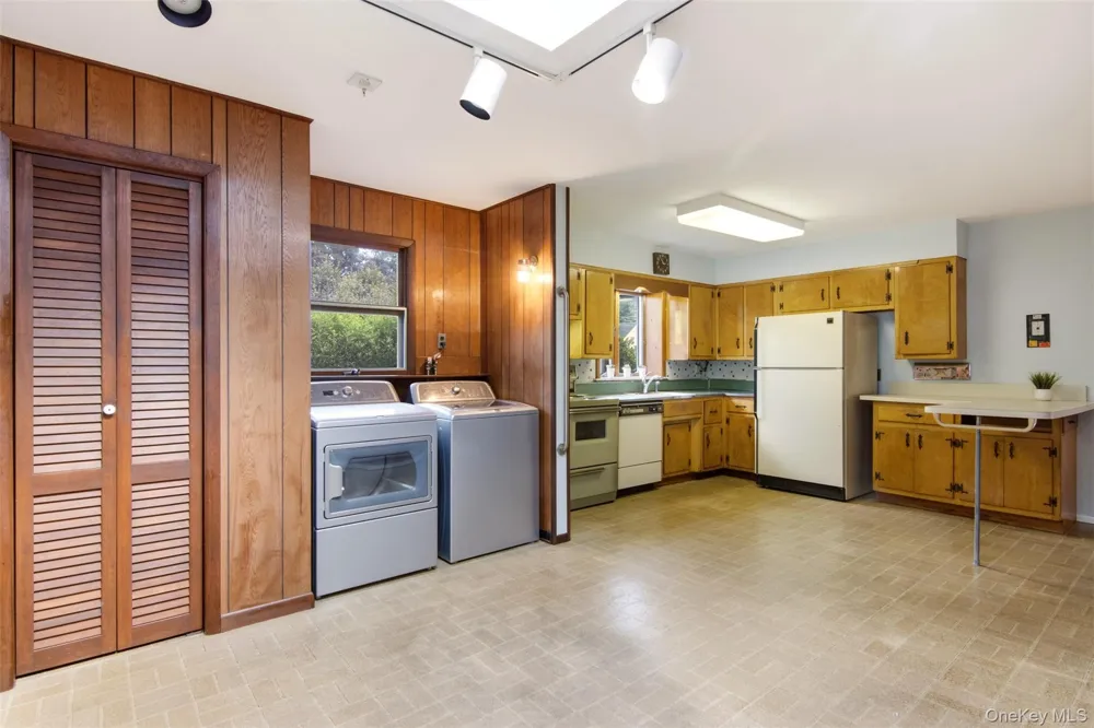 27 E 17th Street Huntington Station, NY 11746