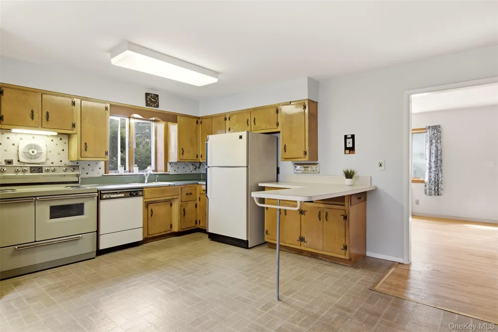 27 E 17th Street Huntington Station, NY 11746