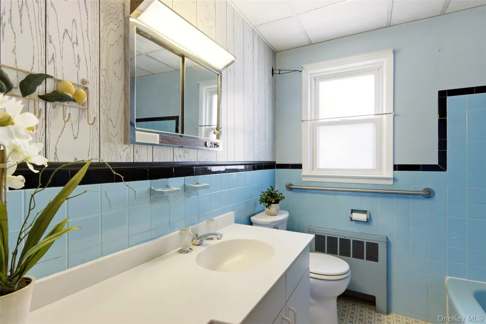 27 E 17th Street Huntington Station, NY 11746