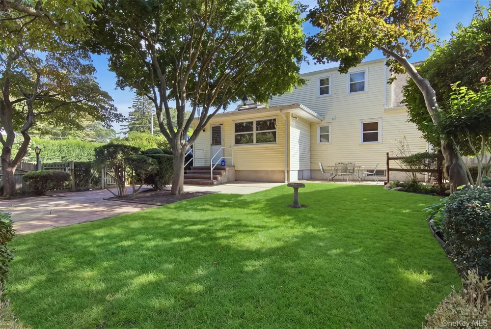27 E 17th Street Huntington Station, NY 11746