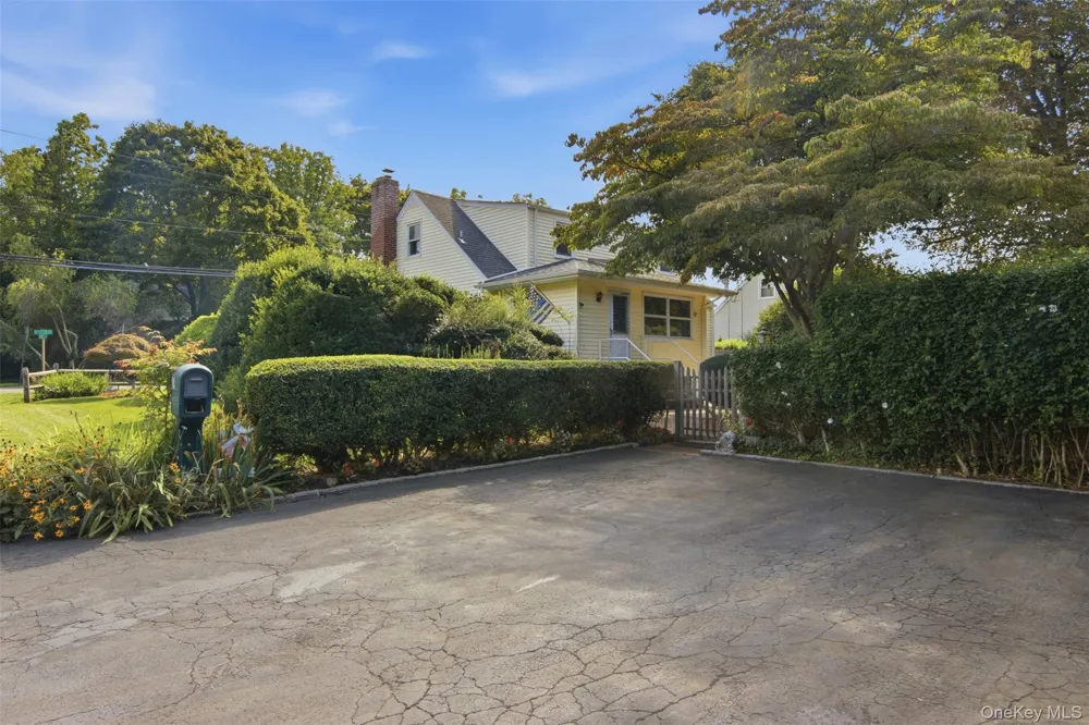 27 E 17th Street Huntington Station, NY 11746