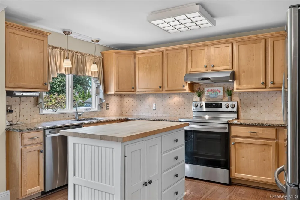3 Elm Road Rocky Point, NY 11778