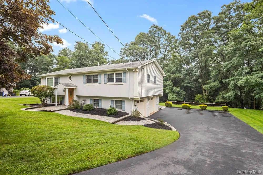 5 Newport Court Suffern, NY 10901
