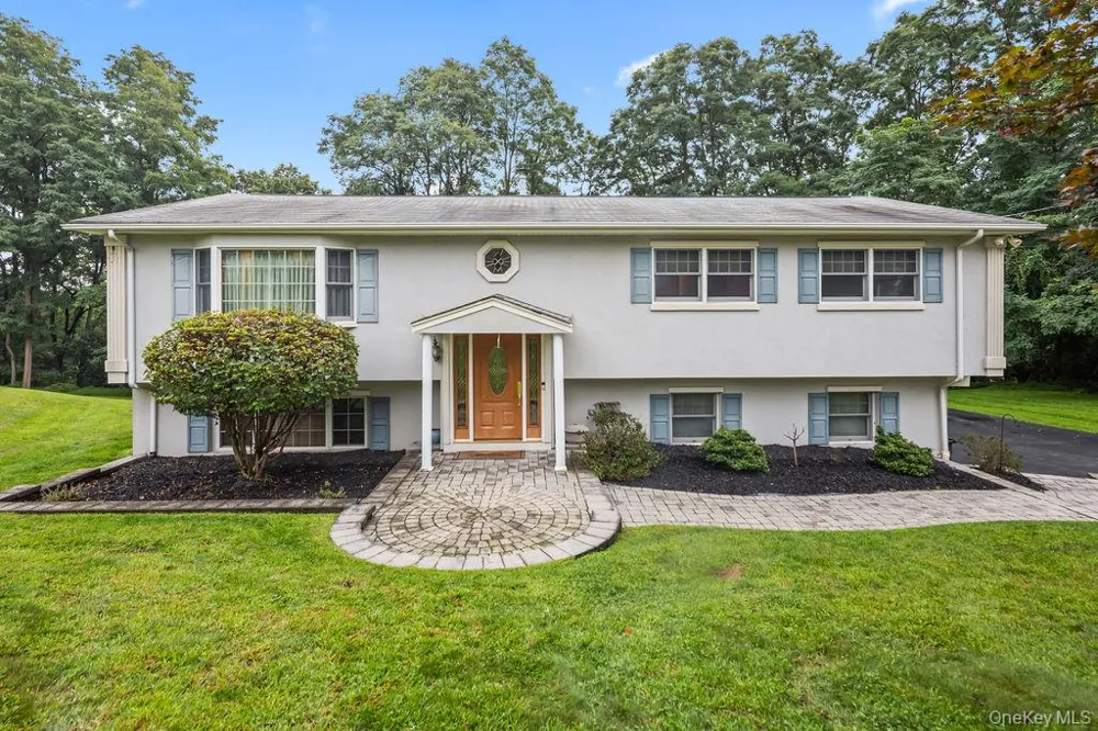 5 Newport Court Suffern, NY 10901