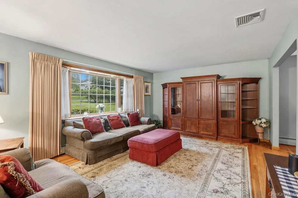 5 Newport Court Suffern, NY 10901