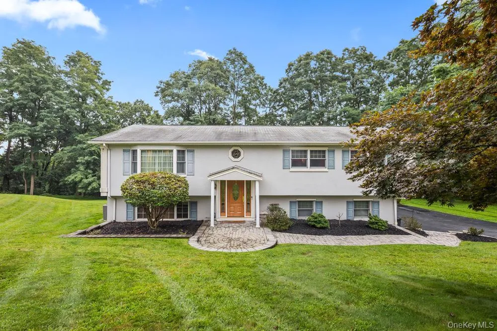 5 Newport Court Suffern, NY 10901