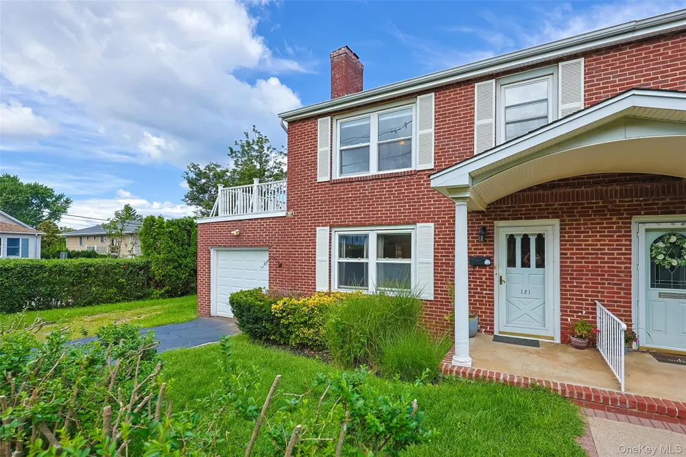 121 Manhasset Avenue Manhasset, NY 11030