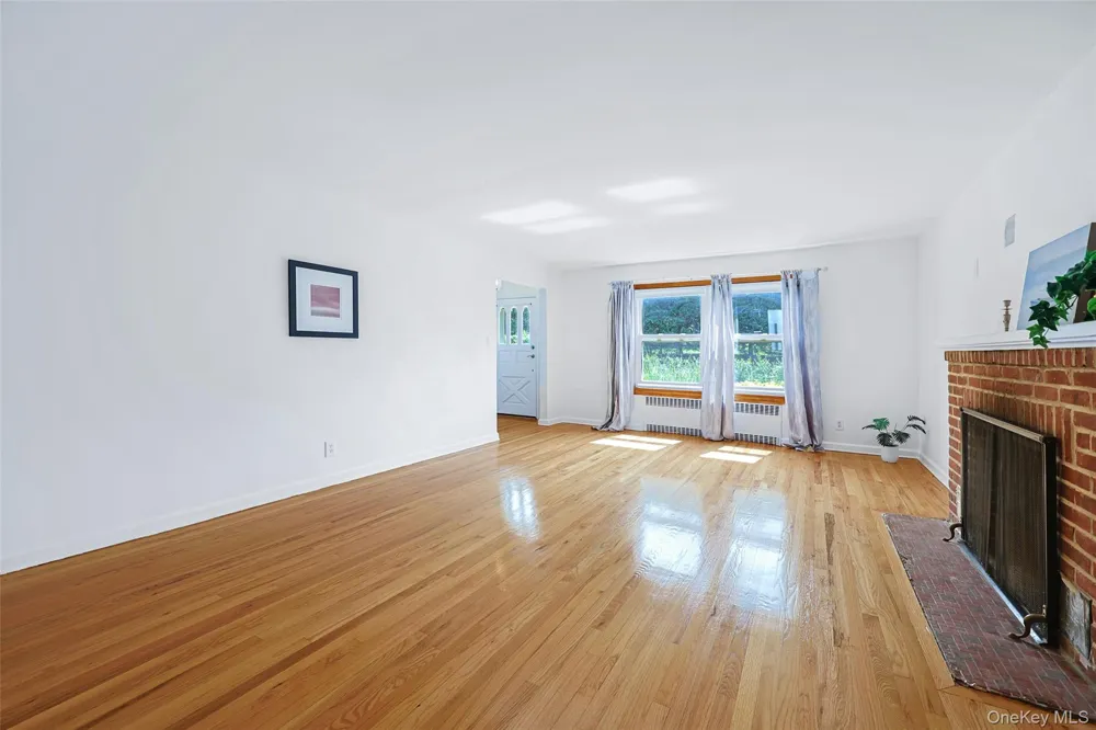 121 Manhasset Avenue Manhasset, NY 11030