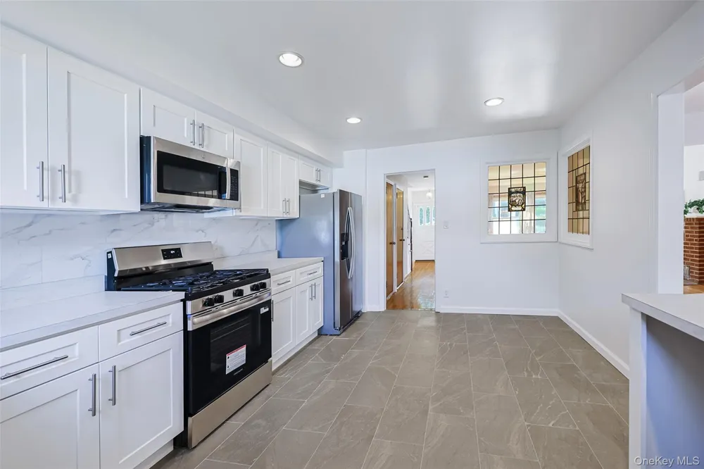 121 Manhasset Avenue Manhasset, NY 11030