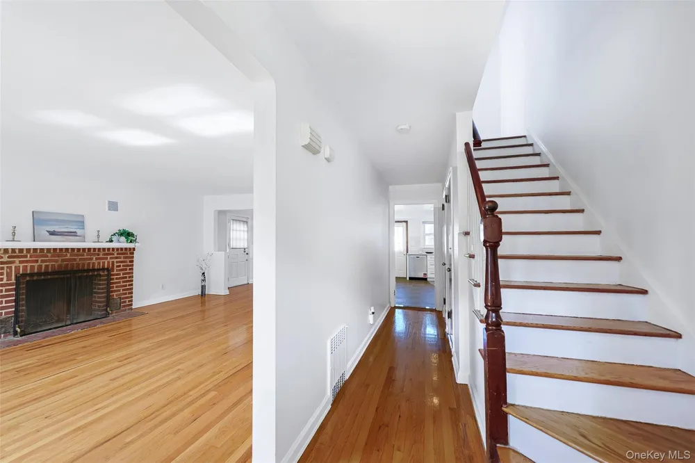 121 Manhasset Avenue Manhasset, NY 11030