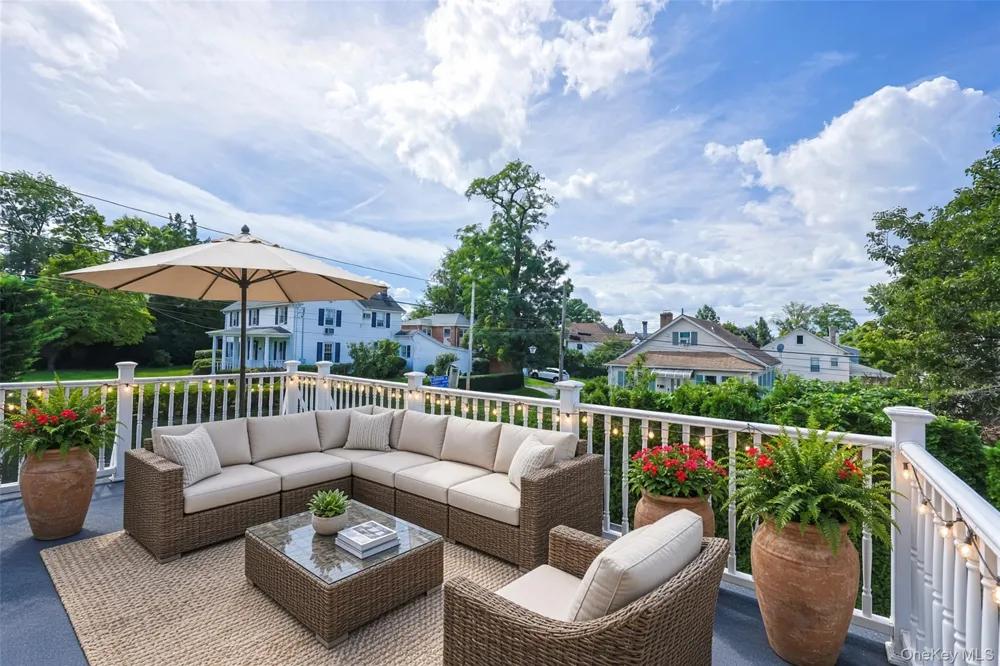121 Manhasset Avenue Manhasset, NY 11030