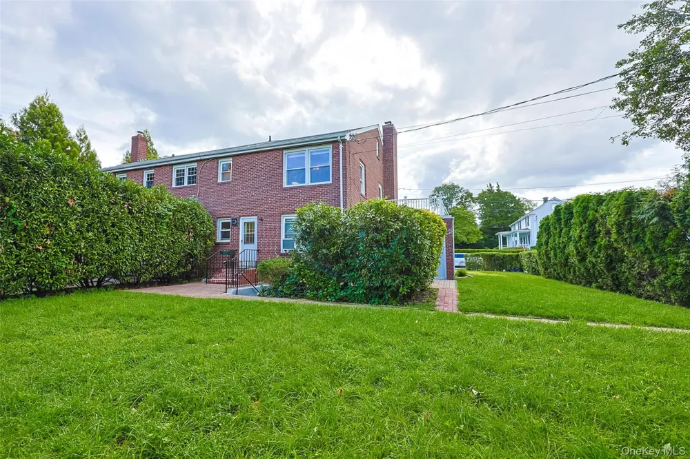 121 Manhasset Avenue Manhasset, NY 11030