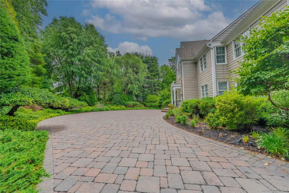 6 Maureen Drive Mount Sinai, NY 11766