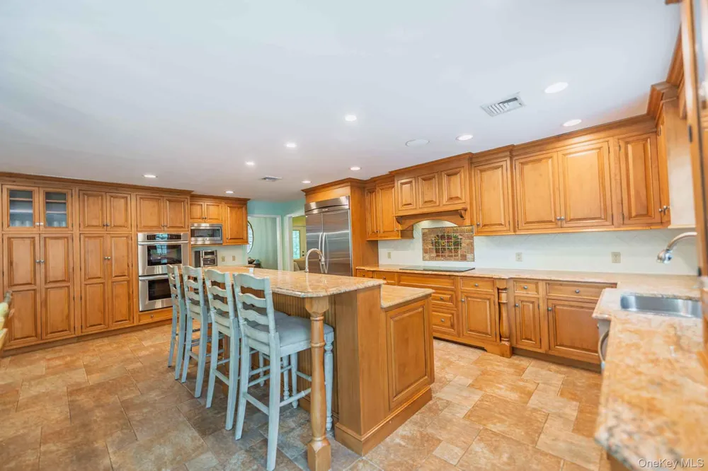 6 Maureen Drive Mount Sinai, NY 11766