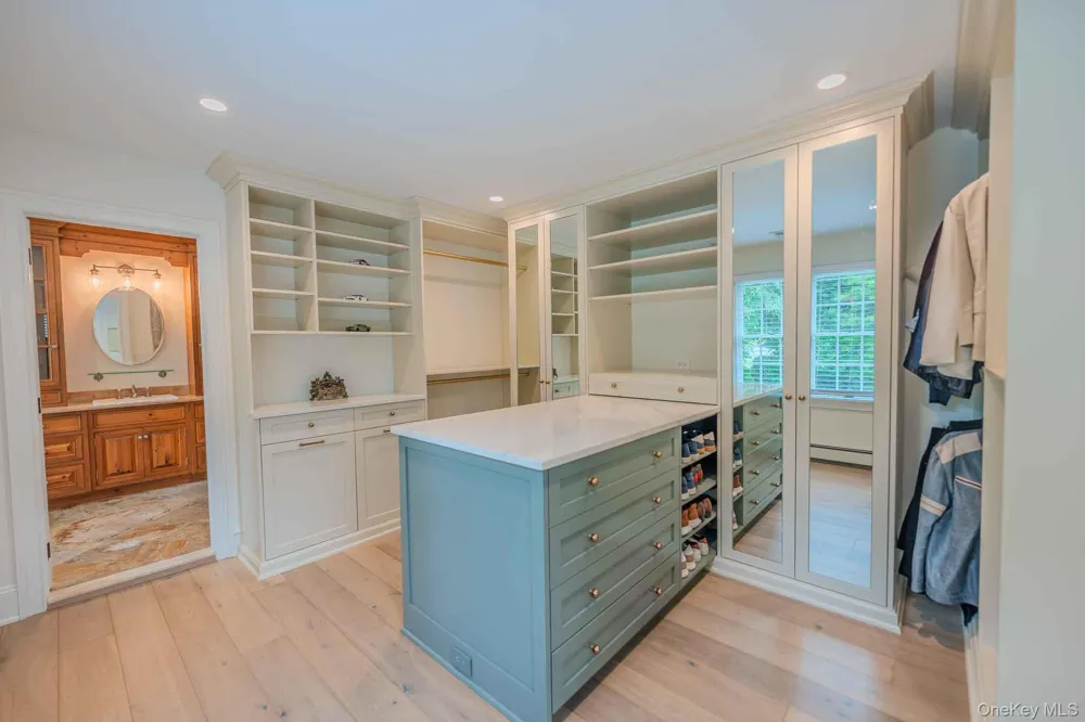 6 Maureen Drive Mount Sinai, NY 11766