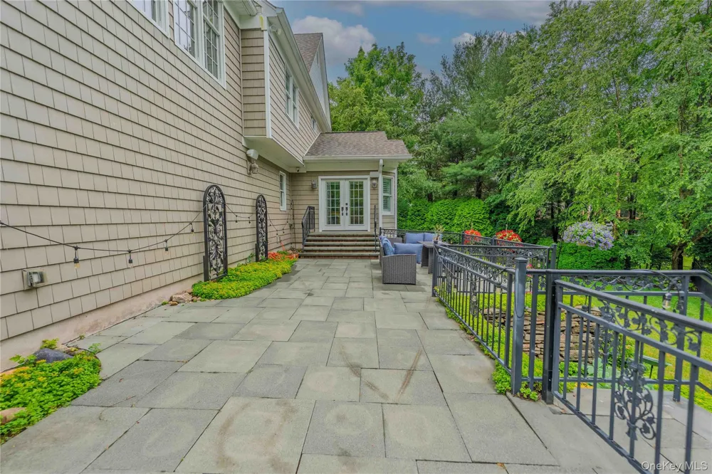 6 Maureen Drive Mount Sinai, NY 11766