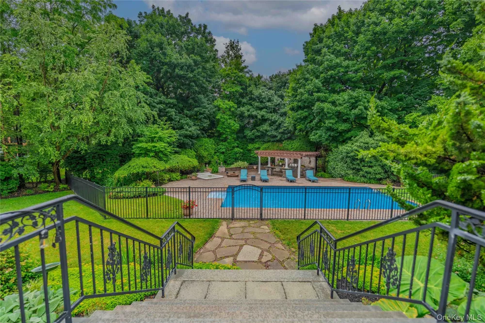 6 Maureen Drive Mount Sinai, NY 11766