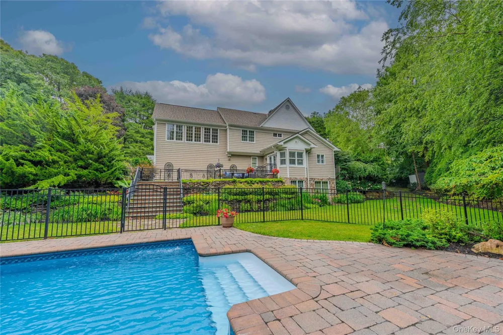 6 Maureen Drive Mount Sinai, NY 11766