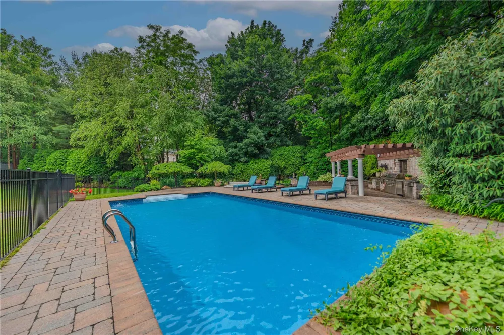 6 Maureen Drive Mount Sinai, NY 11766