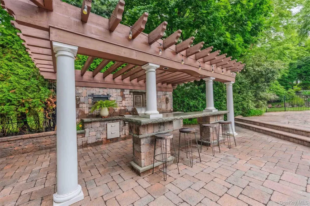 6 Maureen Drive Mount Sinai, NY 11766