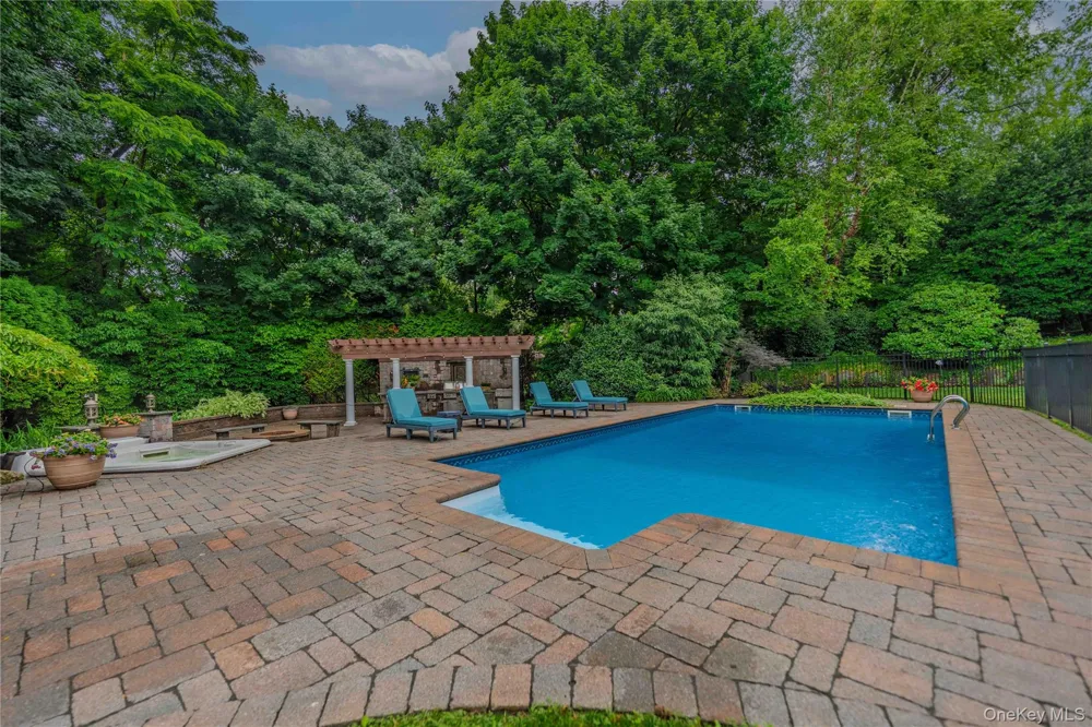 6 Maureen Drive Mount Sinai, NY 11766