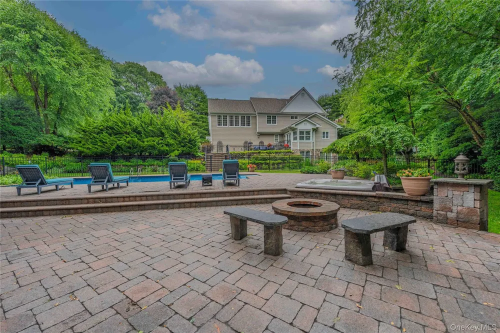 6 Maureen Drive Mount Sinai, NY 11766