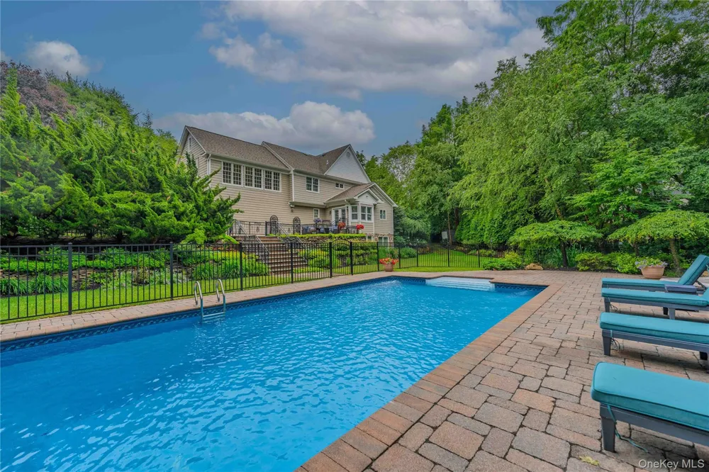 6 Maureen Drive Mount Sinai, NY 11766
