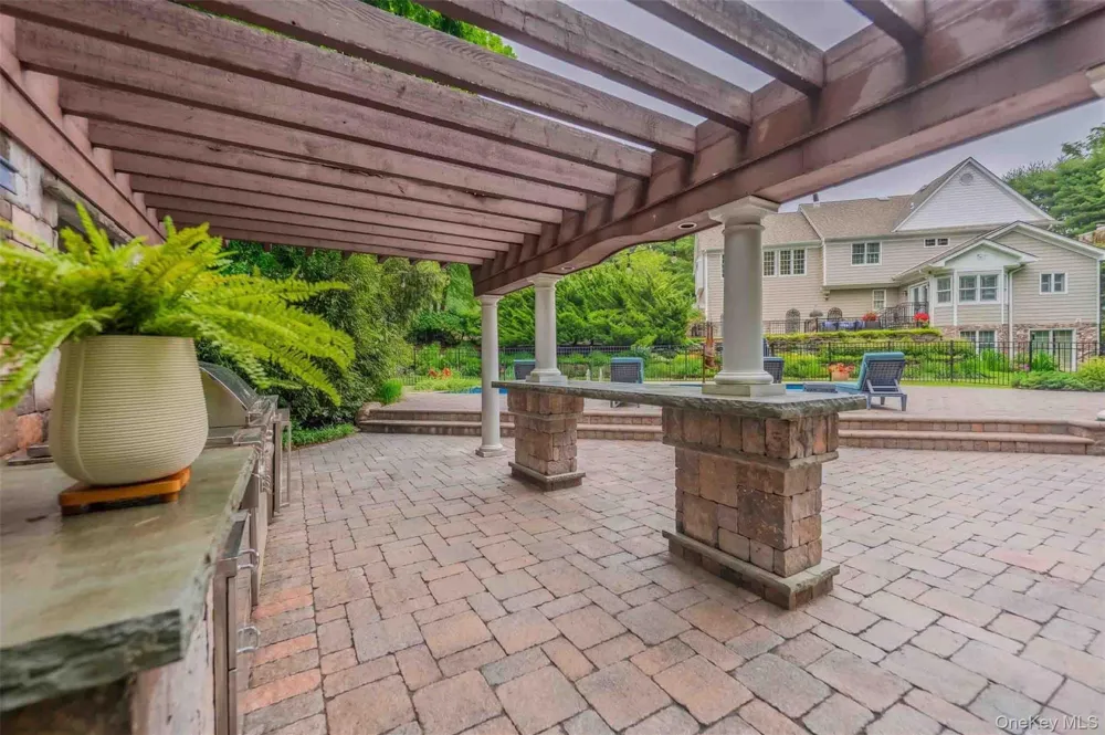 6 Maureen Drive Mount Sinai, NY 11766