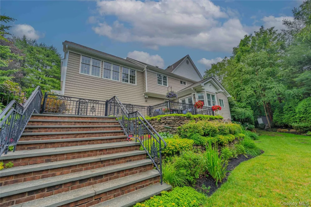 6 Maureen Drive Mount Sinai, NY 11766