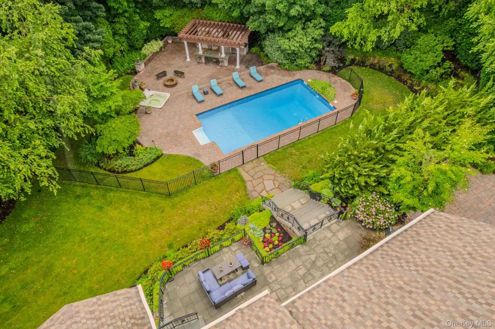 6 Maureen Drive Mount Sinai, NY 11766