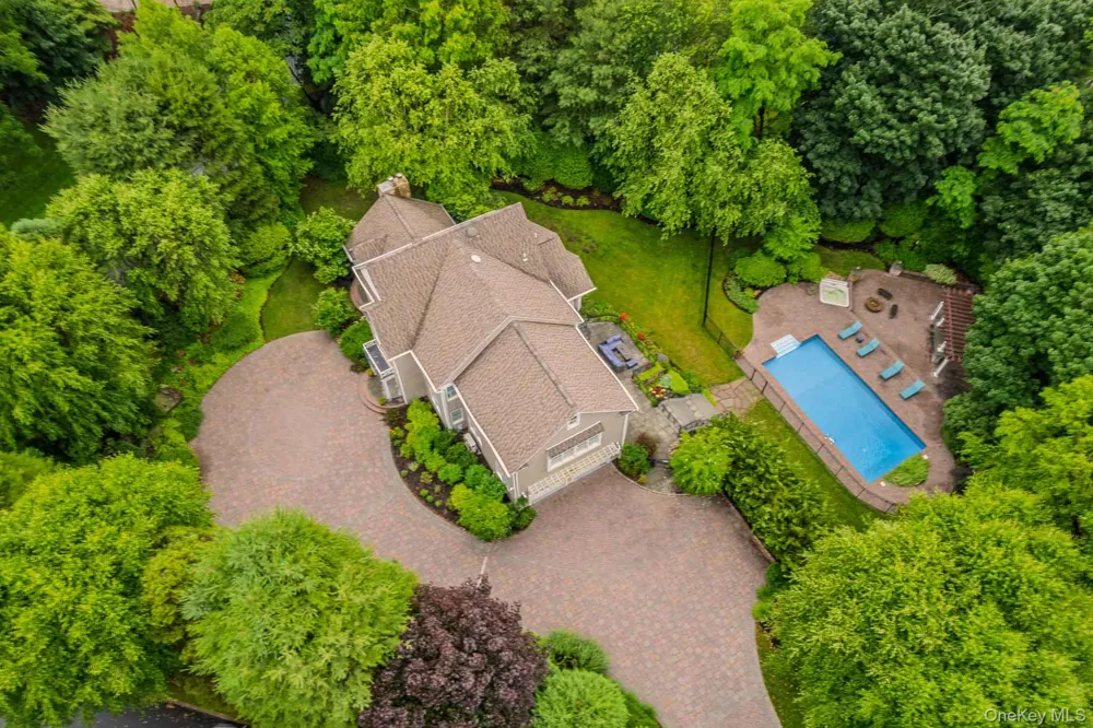 6 Maureen Drive Mount Sinai, NY 11766
