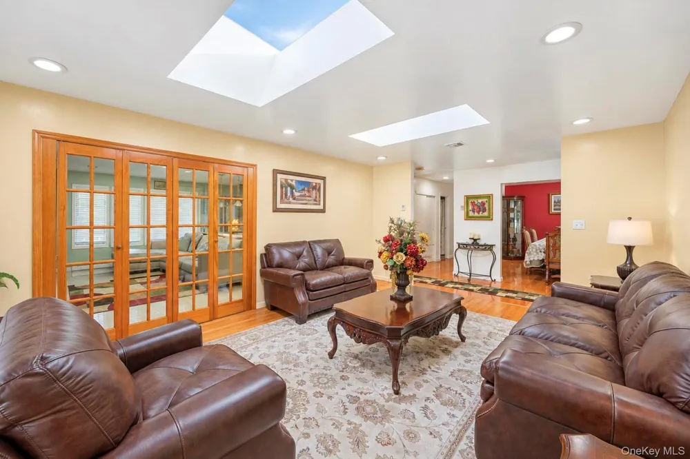 23 Pimlico Drive Commack, NY 11725