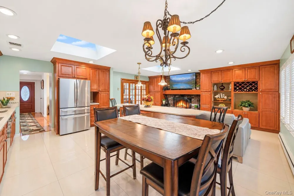 23 Pimlico Drive Commack, NY 11725
