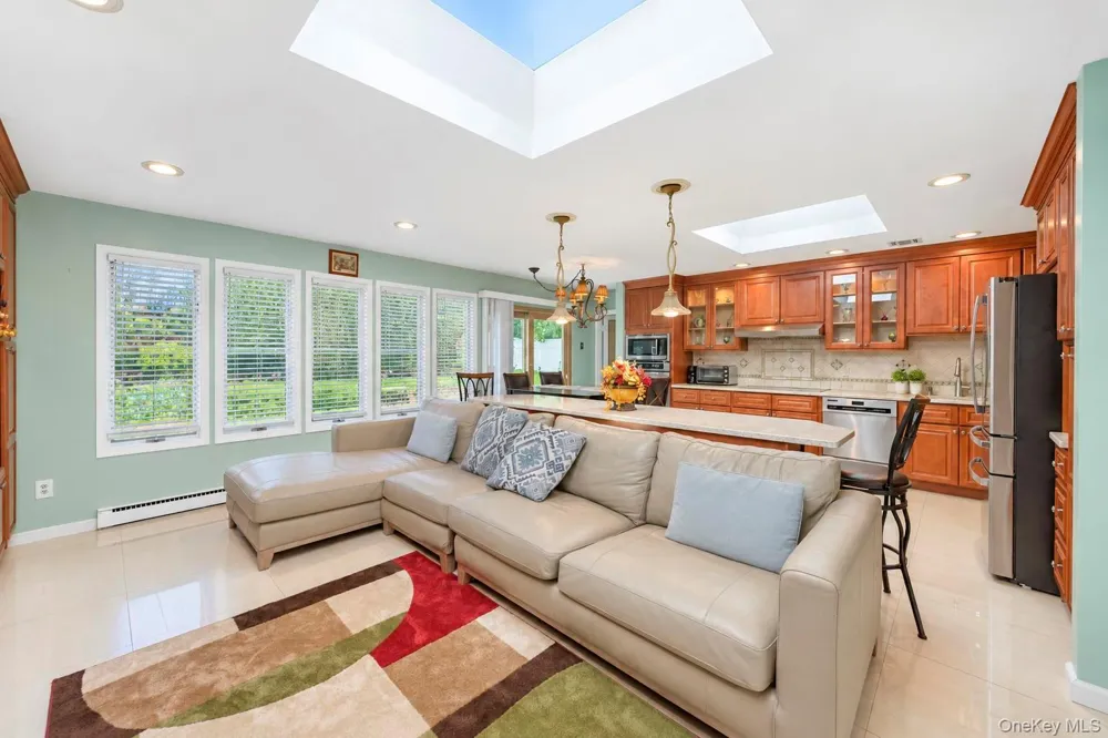 23 Pimlico Drive Commack, NY 11725