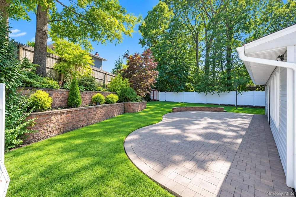 23 Pimlico Drive Commack, NY 11725