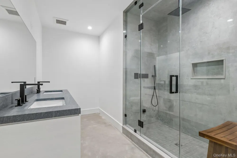 46 Towhee Trail East Hampton, NY 11937