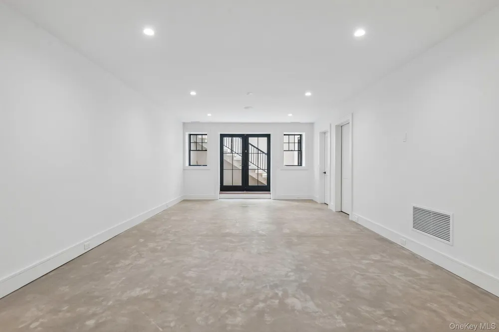 46 Towhee Trail East Hampton, NY 11937