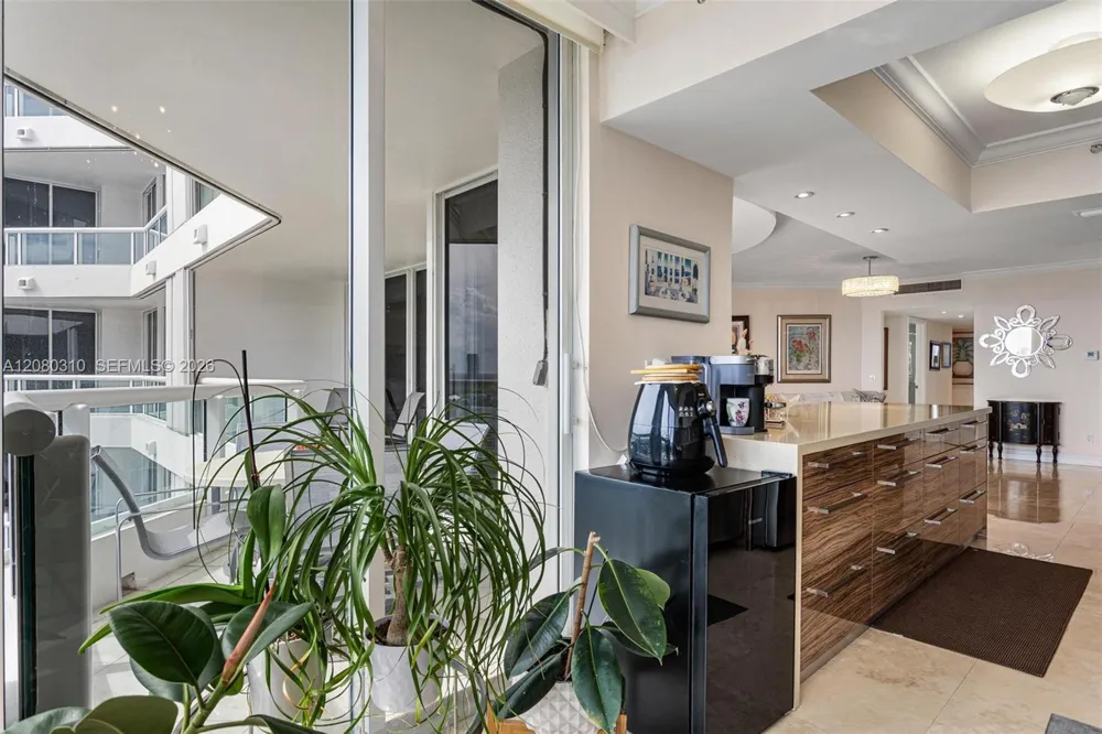 21205 Yacht Club Dr #2405 Aventura, FL 33180