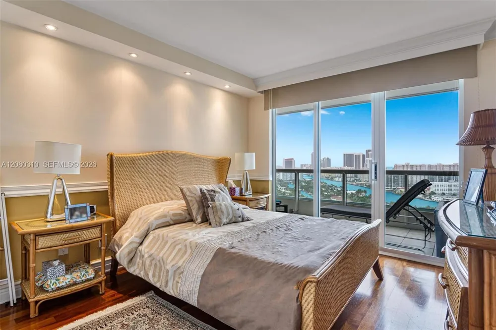 21205 Yacht Club Dr #2405 Aventura, FL 33180