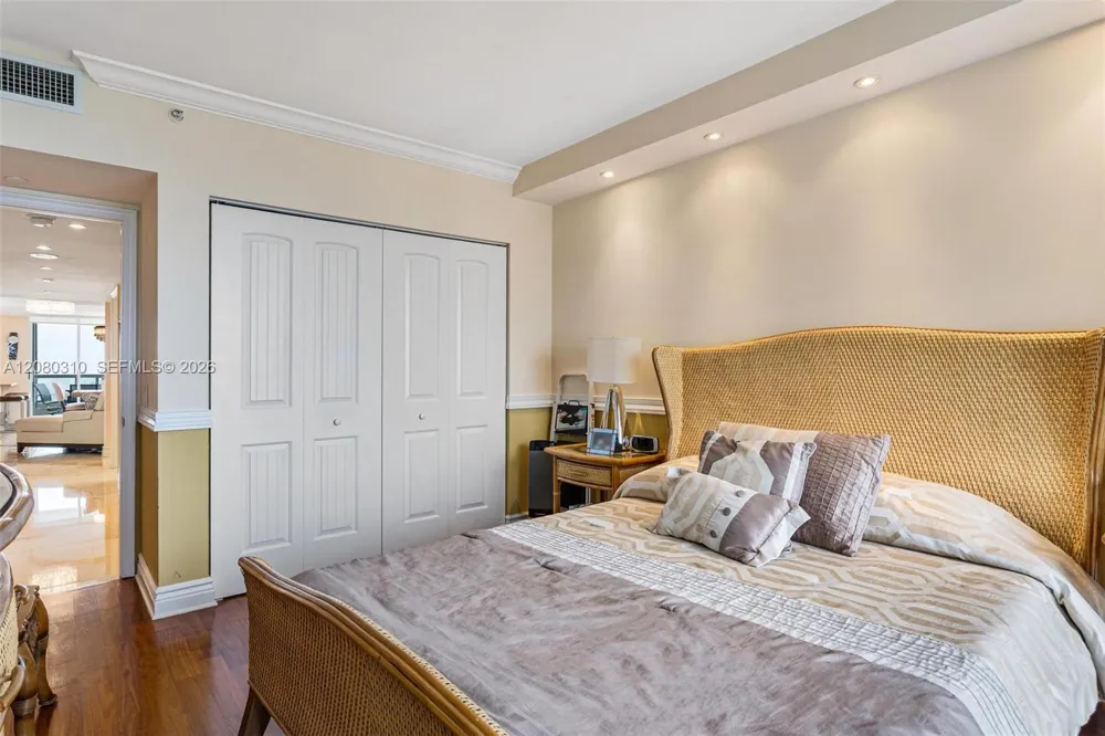 21205 Yacht Club Dr #2405 Aventura, FL 33180
